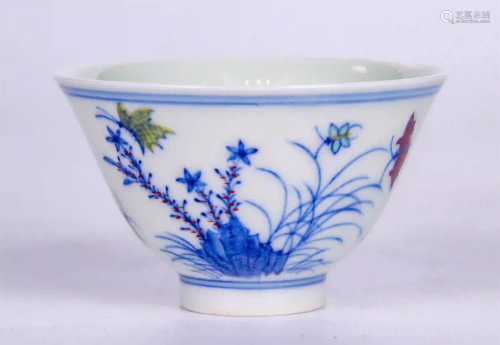 CHINESE DOUCAI FLOWER AND BUTTERFLY PATTERN PORCELAIN
