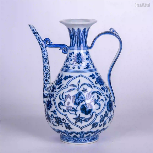 CHINESE BLUE AND WHITE FLOWER PATTERN PORCELAIN EWER