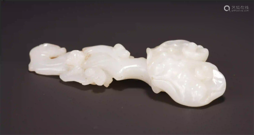 A CHINESE WHITE JADE GLOSSY GANODERMA TABLE ITEM