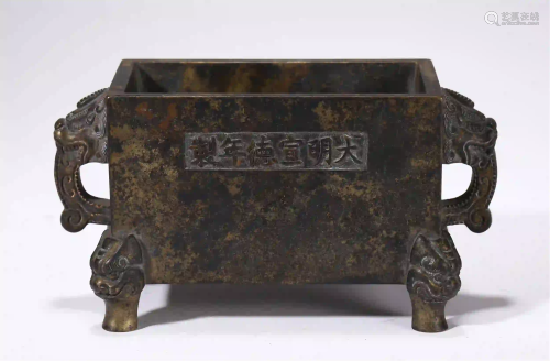 CHINESE BRONZE BEAST HANDLES AND BEAST FOUR-FOOTED