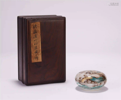 A CHINESE INKCOLOR DRAGON MOTIF ROUND LIDDED BOX