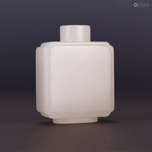 A CHINESE WHITE JADE SQUARE SNUFF BOTTLE