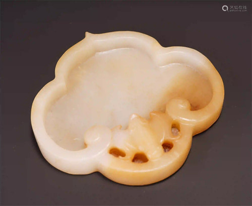 A CHINESE WHITE JADE RUYI SHAPED BRUSH WASHER