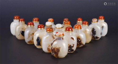 A SET OF CHINESE QIAOSE AGATE SNUFF BOTTLES
