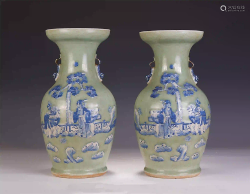 A PAIR OF CHINESE CELADON GLAZE BLUE&WHITE FIGURES
