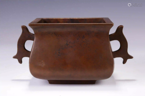 A CHINESE DOUBLE HANDLE BRONZE CENSER
