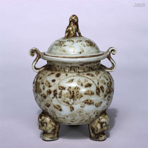 CHINESE UNDERGLAZE RED PATTERN TRIPLE-FOOTED LIDDED CENSER