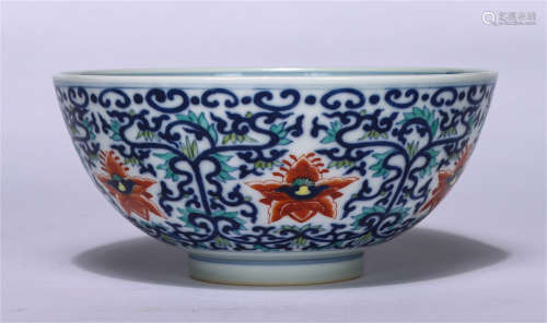 CHINESE BLUE AND WHITE DOUCAI FLORAL PATTERN BOWL
