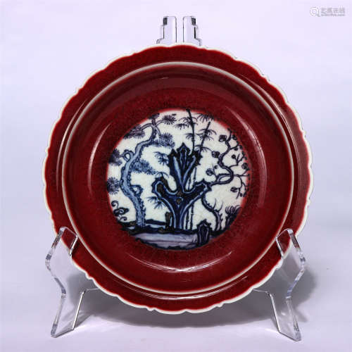 CHINESE RED GLAZE BLUE AND WHITE FLORAL PATTERN DISH