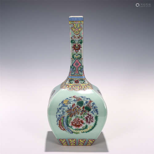 CHINESE PEA GREEN GLAZE FAMILLE ROSE PATTERNS SQUARE VASE