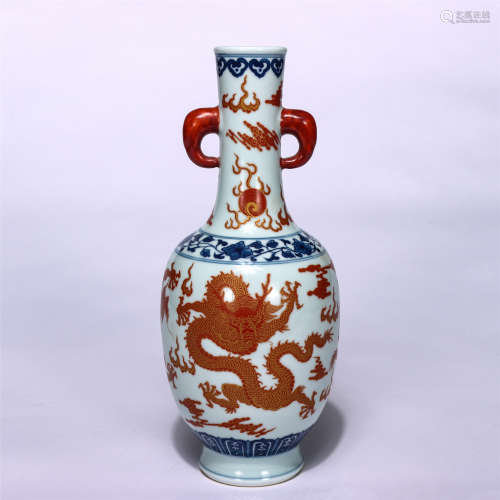 CHINESE BLUE AND WHITE GOLD-PAINTED DRAGON PATTERN VASE