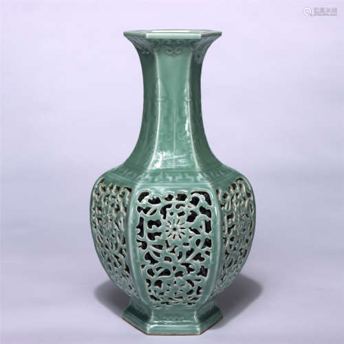 CHINESE PEA GREEN GLAZE HOLLOW CARVING HEXAGONAL VASE