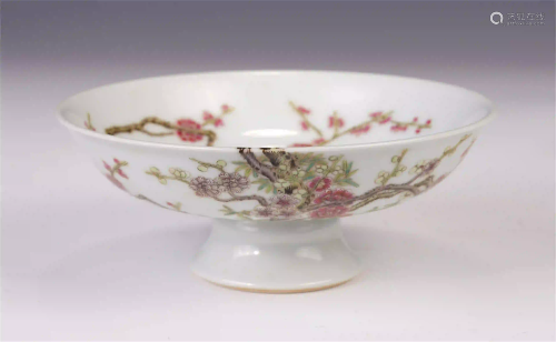 A CHINESE FAMILLE ROSE FLOWER PATTERN HIGH STEM PALTE
