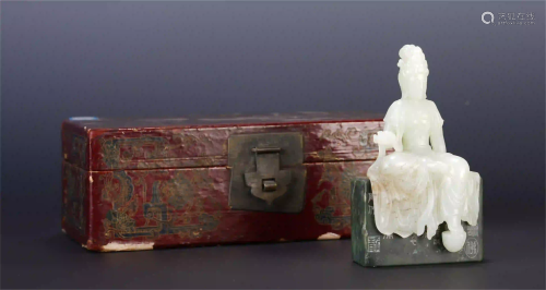 A CHINESE WHITE JADE GUANYIN SEATED STATUE