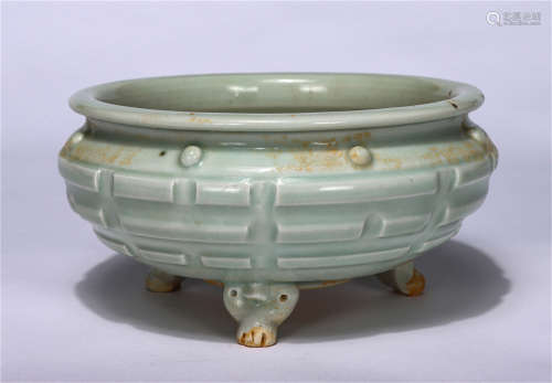 CHINESE HUTIAN WARE ENGRAVED PATTERNS TRIPLE-FOOTED CENSER