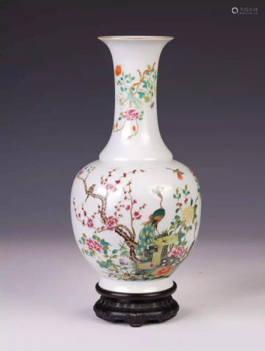 A CHINESE FAMILLE ROSE PHOENIX AND PEONY MOTIF VIEWS