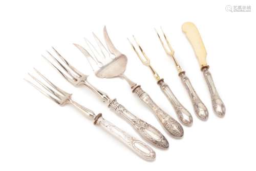 A GROUP OF SILVER-HANDLED SERVING UTENSILS