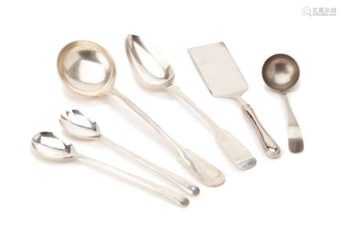 A GROUP OF SILVER PLATED SERVING UTENSILS
