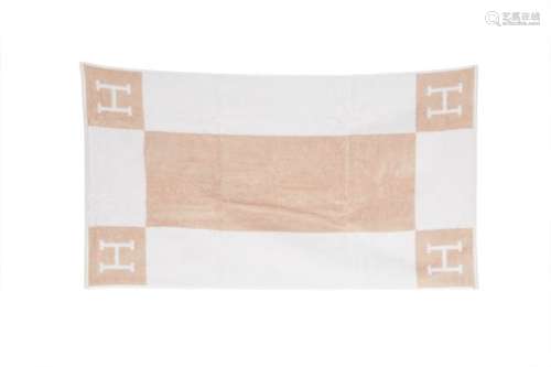 AN HERMES AVALON BATH TOWEL