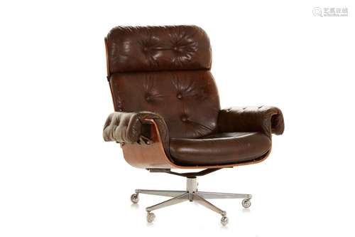 AN EAMES STYLE LEATHER LOUNGE CHAIR