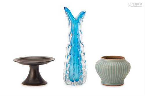 THREE DECORATIVE GLASS & CERAMIC ITEMS