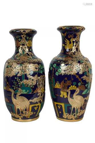 PAIR OF CHINESE PORCELAIN VASES