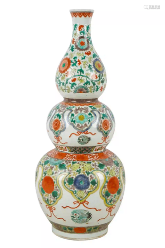 CHINESE FAMILLE VERTE PORCELAIN GOURD VASE