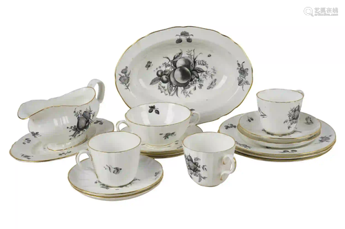 ROYAL WORCESTER PORCELAIN SERVICE