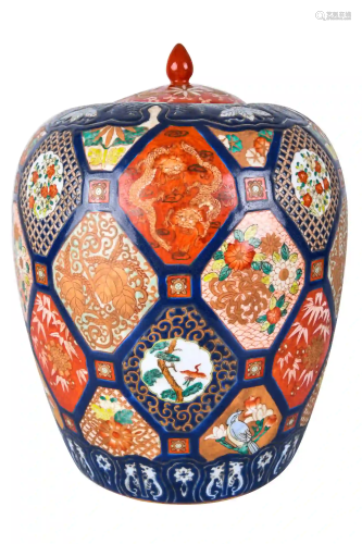 IMARI PORCELAIN COVERED MELON JAR