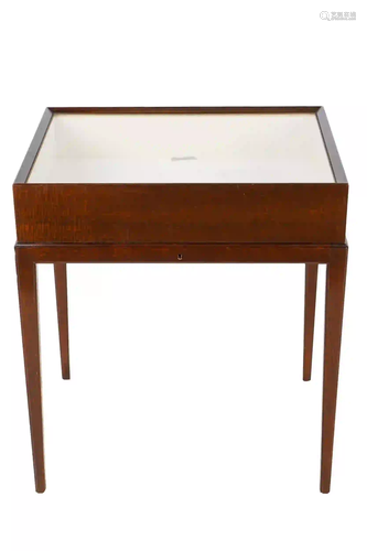 MAHOGANY & GLASS TABLE VITRINE