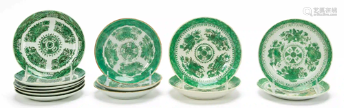 13 PCS CHINESE EXPORT GREEN FITZHUGH, SMALL PLATES