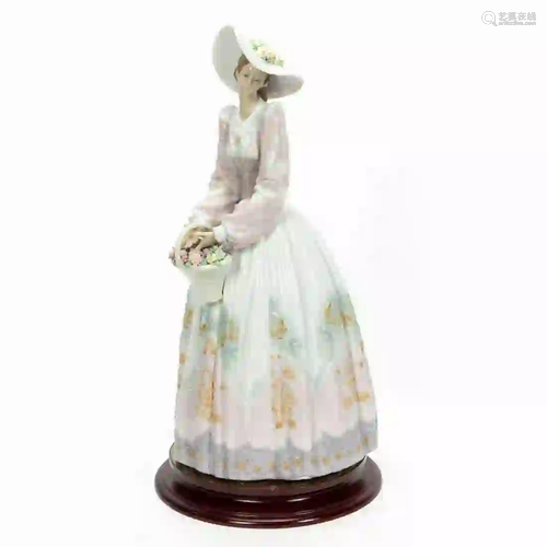 LARGE LLADRO FIGURINE, 