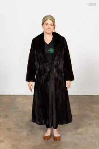 LADIES MAHOGANY THREE-QUARTER LENGTH FUR COAT