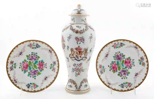 19TH C. SAMSON ARMORIAL URN AND TWO FLORAL PLATES