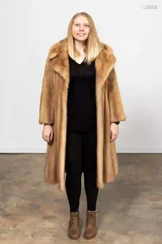 LADIES THREE-QUARTER LENGTH BLONDE MINK COAT