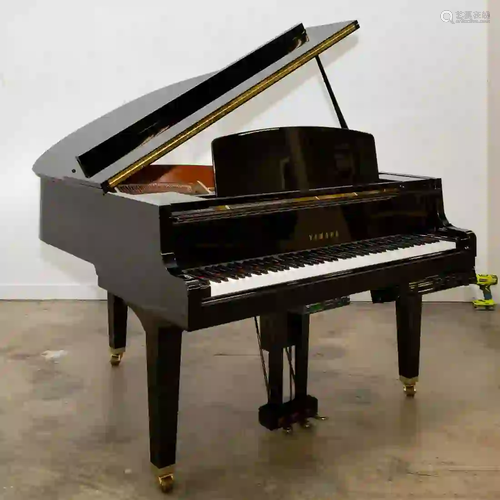 YAMAHA EBONIZED BABY GRAND PIANO & DISKLAVIER