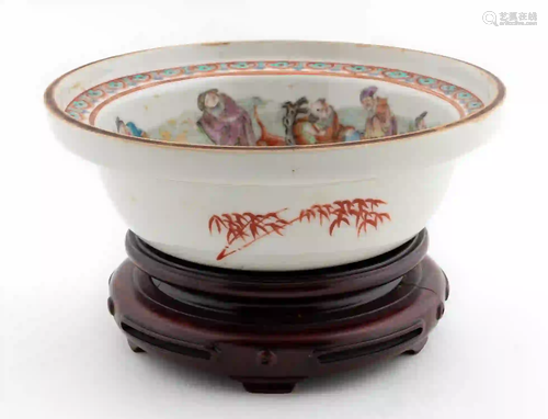 CHINESE EXPORT FAMILLE BOWL ON WOODEN STAND