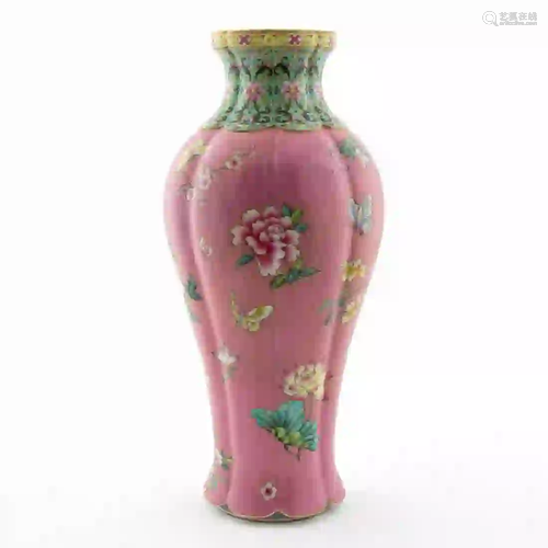 CHINESE FAMILLE ROSE HAITANGZUN FLORAL VASE