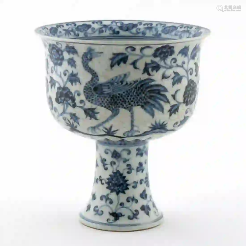 CHINESE BLUE & WHITE PORCELAIN FLORAL STEM CUP