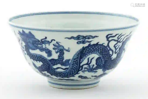 SMALL CHINESE BLUE & WHITE DRAGON MOTIF BOWL