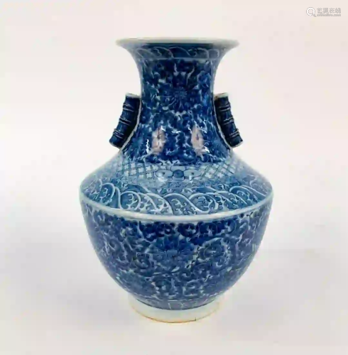 CHINESE QING STYLE BLUE AND WHITE HU VASE
