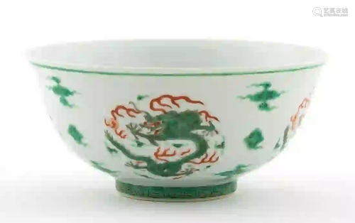 SMALL CHINESE FAMILLE VERTE DRAGON MOTIF BOWL