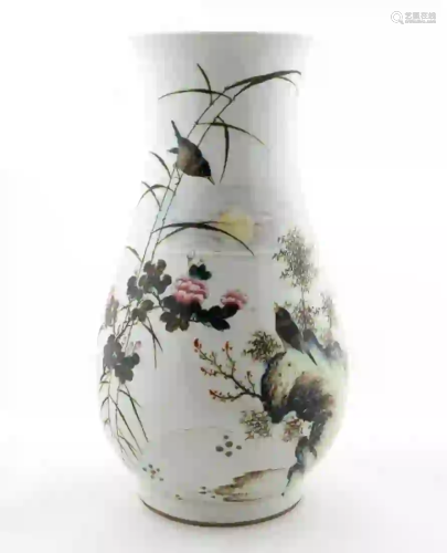 CHINESE PORCELAIN VASE WITH BIRD & FLORAL MOTIF