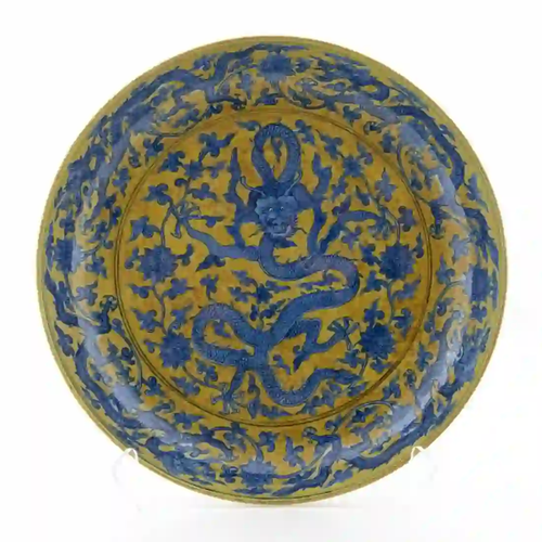 LARGE CHINESE FAMILLE JAUNE DRAGON CHARGER