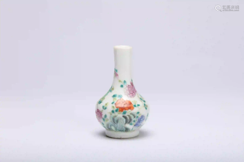A Famille Rose Floral Snuffle Bottle Qing Dynasty