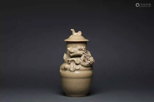 A Longquan Celadon Glaze Dragon and Tiger Vase Song