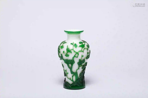 A Chinese Green Overlay White Peking Glass Bottle Vase