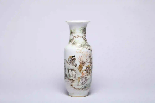 A Storied Qianjiangcai Famille Rose Vase with Wan Yun
