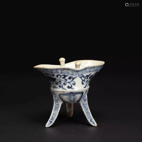 A Blue and White Tripod Cup Ming Dynasty