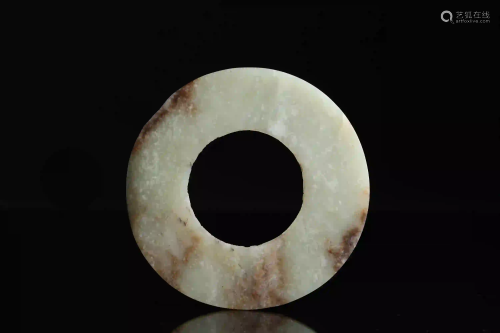 A Carved Hetian Jade Ring Qing Dynasty